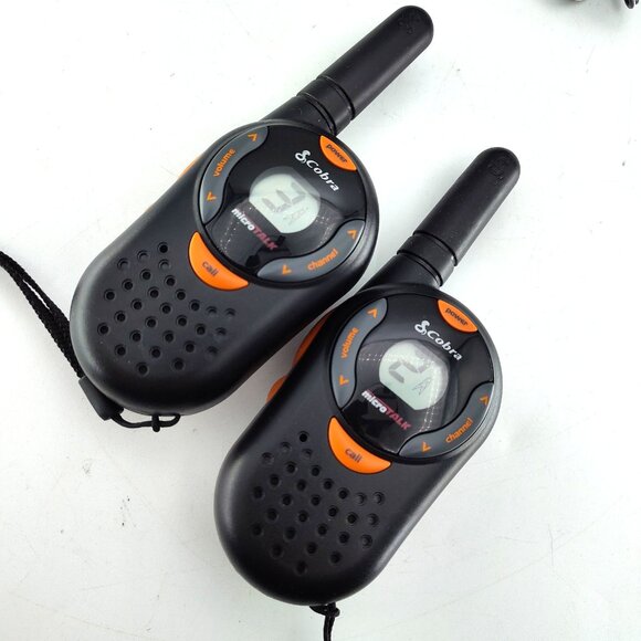 set of Cobra MicroTalk FRS105 2-Way Radios w/ FA-CG Desktop Charger WORKS - READ - Picture 4 of 10